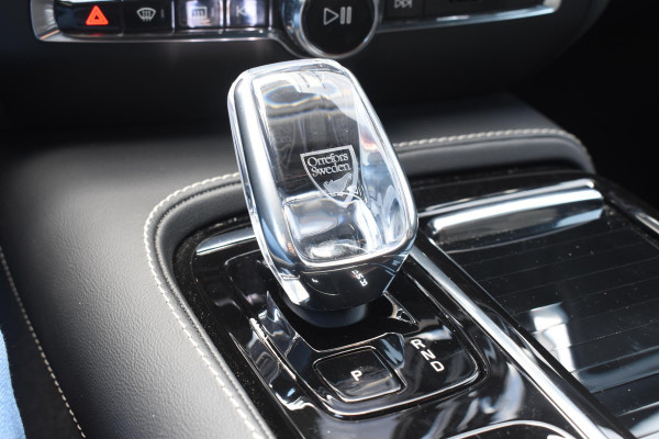 Volvo V60 T8 455PK Plug-in hybrid AWD Plus Dark / 360 Camera / Harman Kardon / Head-up display / Panorama schuifdak / Stoel- en stuurverwarming / Trekhaak / Elektrische stoelen met geheugen