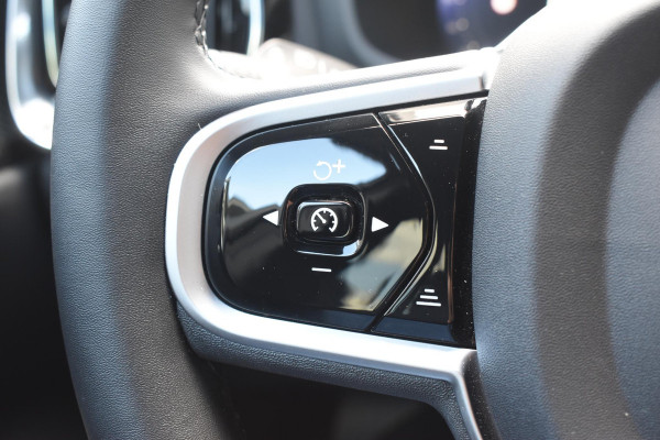 Volvo V60 T8 455PK Plug-in hybrid AWD Plus Dark / 360 Camera / Harman Kardon / Head-up display / Panorama schuifdak / Stoel- en stuurverwarming / Trekhaak / Elektrische stoelen met geheugen