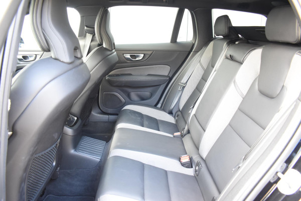 Volvo V60 T8 455PK Plug-in hybrid AWD Plus Dark / 360 Camera / Harman Kardon / Head-up display / Panorama schuifdak / Stoel- en stuurverwarming / Trekhaak / Elektrische stoelen met geheugen