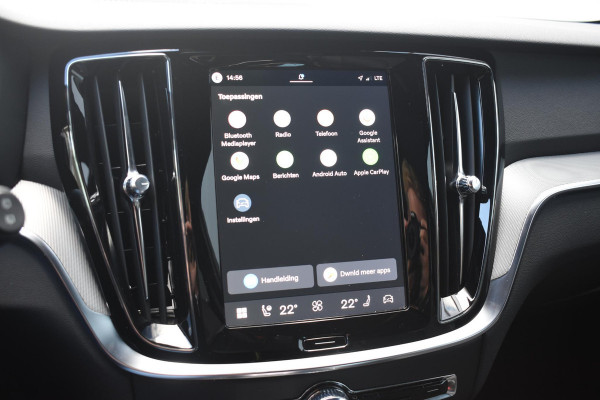 Volvo V60 T8 455PK Plug-in hybrid AWD Plus Dark / 360 Camera / Harman Kardon / Head-up display / Panorama schuifdak / Stoel- en stuurverwarming / Trekhaak / Elektrische stoelen met geheugen