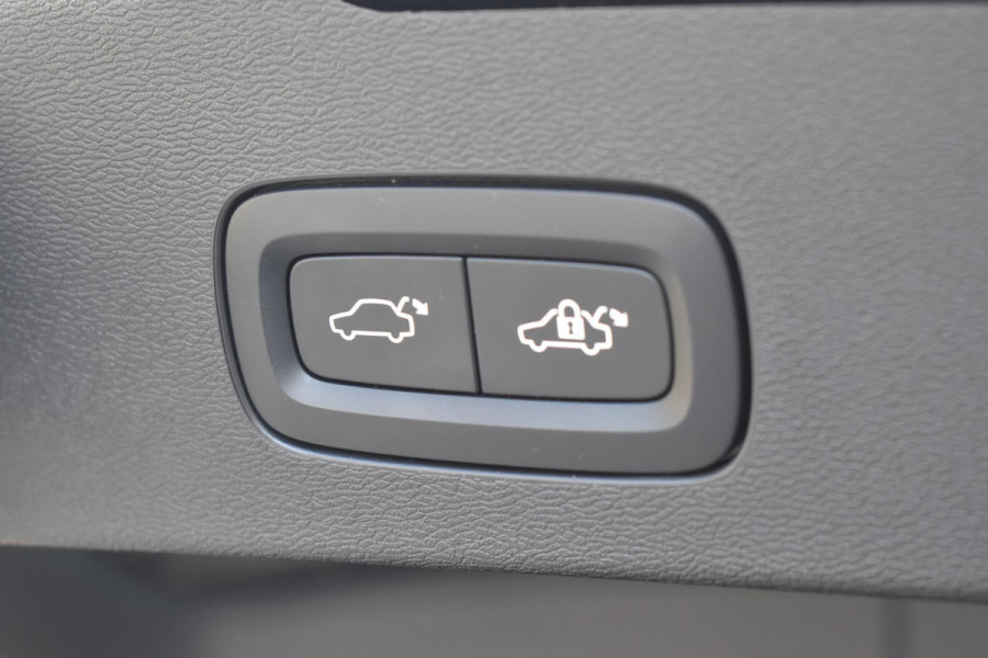 Volvo V60 T8 455PK Plug-in hybrid AWD Plus Dark / 360 Camera / Harman Kardon / Head-up display / Panorama schuifdak / Stoel- en stuurverwarming / Trekhaak / Elektrische stoelen met geheugen