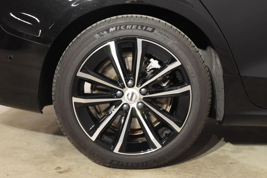 Volvo V60 T8 455PK Plug-in hybrid AWD Plus Dark / 360 Camera / Harman Kardon / Head-up display / Panorama schuifdak / Stoel- en stuurverwarming / Trekhaak / Elektrische stoelen met geheugen
