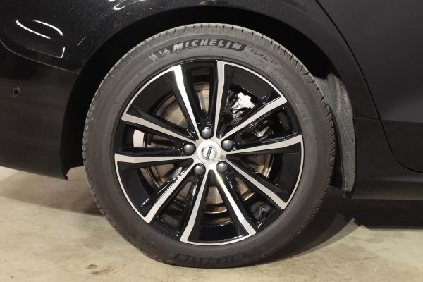 Volvo V60 T8 455PK Plug-in hybrid AWD Plus Dark / 360 Camera / Harman Kardon / Head-up display / Panorama schuifdak / Stoel- en stuurverwarming / Trekhaak / Elektrische stoelen met geheugen