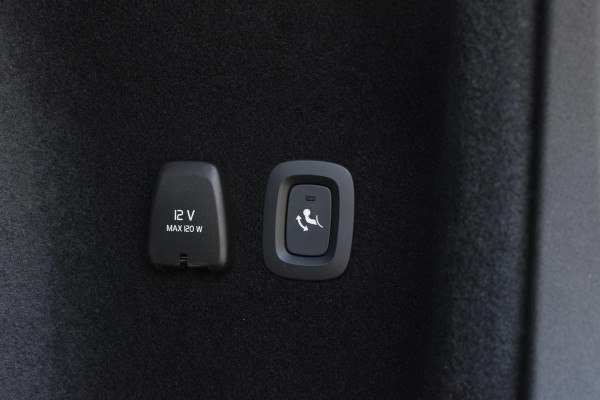 Volvo V60 T8 455PK Plug-in hybrid AWD Plus Dark / 360 Camera / Harman Kardon / Head-up display / Panorama schuifdak / Stoel- en stuurverwarming / Trekhaak / Elektrische stoelen met geheugen