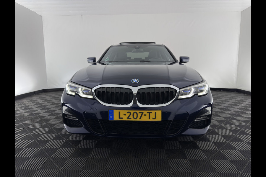 BMW 3-serie 320e Business Edition Plus (INCL-BTW) Aut. *LEATHER | PANO | FULL-LED | HEATED-SPORTSEATS | NAVI-FULLMAP | KEYLESS | PRIVACY-GLASS | ECC | PDC | CRUISE | 19''ALU*