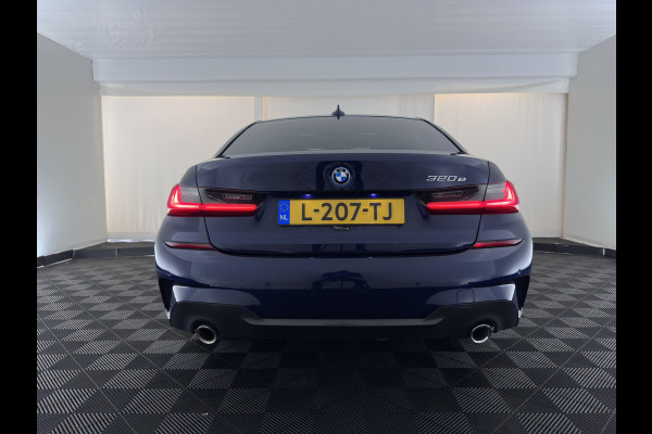 BMW 3-serie 320e Business Edition Plus (INCL-BTW) Aut. *LEATHER | PANO | FULL-LED | HEATED-SPORTSEATS | NAVI-FULLMAP | KEYLESS | PRIVACY-GLASS | ECC | PDC | CRUISE | 19''ALU*
