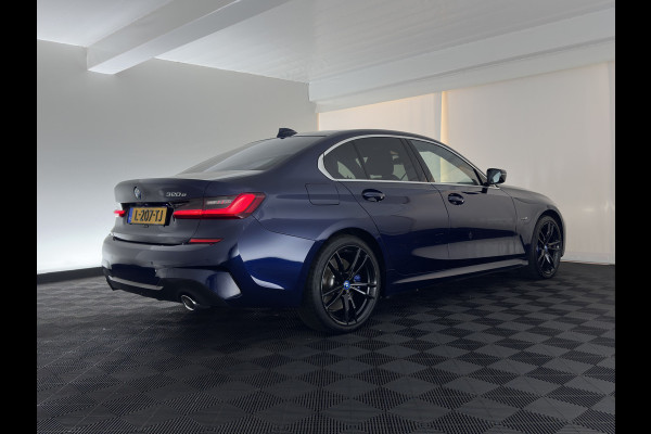 BMW 3-serie 320e Business Edition Plus (INCL-BTW) Aut. *LEATHER | PANO | FULL-LED | HEATED-SPORTSEATS | NAVI-FULLMAP | KEYLESS | PRIVACY-GLASS | ECC | PDC | CRUISE | 19''ALU*