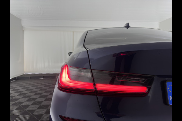 BMW 3-serie 320e Business Edition Plus (INCL-BTW) Aut. *LEATHER | PANO | FULL-LED | HEATED-SPORTSEATS | NAVI-FULLMAP | KEYLESS | PRIVACY-GLASS | ECC | PDC | CRUISE | 19''ALU*