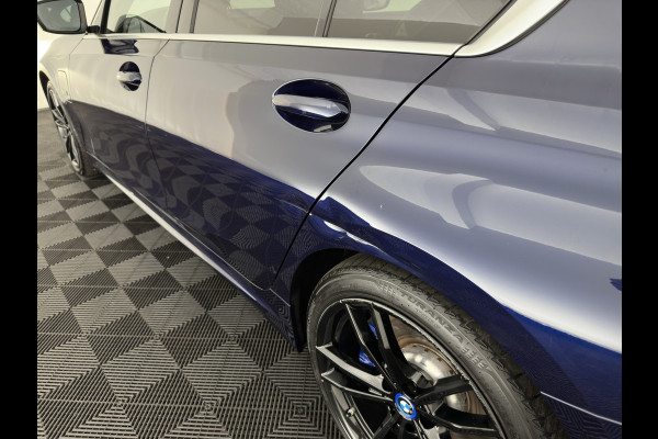BMW 3-serie 320e Business Edition Plus (INCL-BTW) Aut. *LEATHER | PANO | FULL-LED | HEATED-SPORTSEATS | NAVI-FULLMAP | KEYLESS | PRIVACY-GLASS | ECC | PDC | CRUISE | 19''ALU*