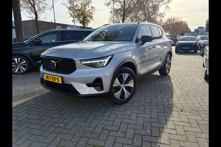 Volvo XC40 1.5 T4 Plug-in hybrid Plus Dark / Panorama-dak / Harman-Kardon / camera / stuur en stoel verwarming