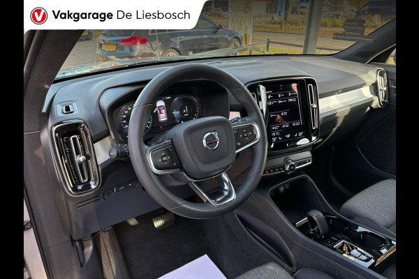 Volvo XC40 1.5 T4 Plug-in hybrid Plus Dark / Panorama-dak / Harman-Kardon / camera / stuur en stoel verwarming