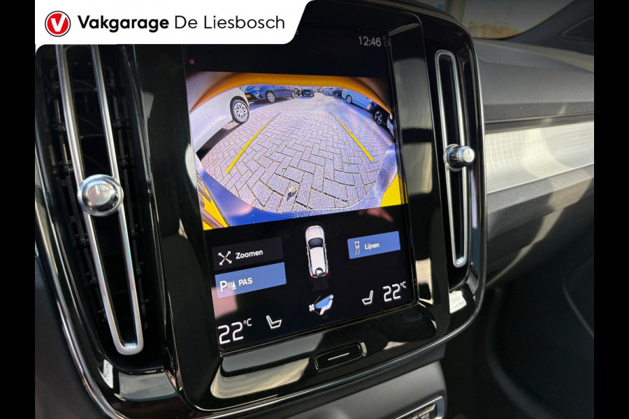 Volvo XC40 1.5 T4 Plug-in hybrid Plus Dark / Panorama-dak / Harman-Kardon / camera / stuur en stoel verwarming