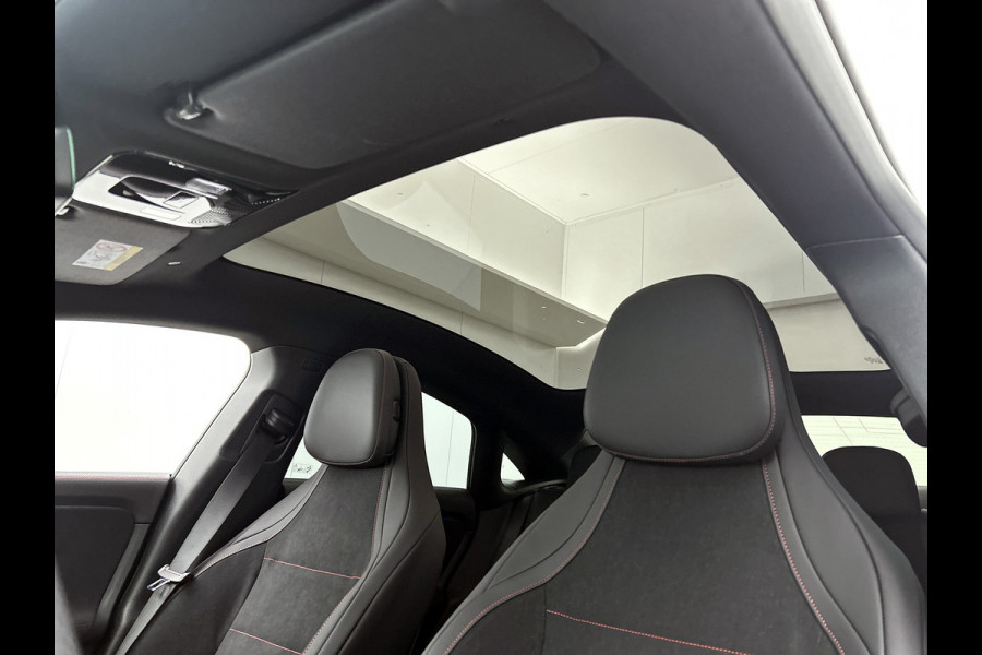 Mercedes-Benz CLA-Klasse 180 Business Solution AMG | Nightpakket | Memorypakket | MULTIBEAM LED | Smartphone integratie | THERMOTRONIC | Inclusief 24 maanden MB Certified garantie voor Europa.