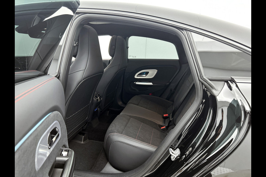 Mercedes-Benz CLA-Klasse 180 Business Solution AMG | Nightpakket | Memorypakket | MULTIBEAM LED | Smartphone integratie | THERMOTRONIC | Inclusief 24 maanden MB Certified garantie voor Europa.