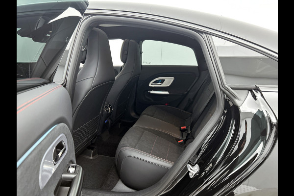 Mercedes-Benz CLA-Klasse 180 Business Solution AMG | Nightpakket | Memorypakket | MULTIBEAM LED | Smartphone integratie | THERMOTRONIC | Inclusief 24 maanden MB Certified garantie voor Europa.