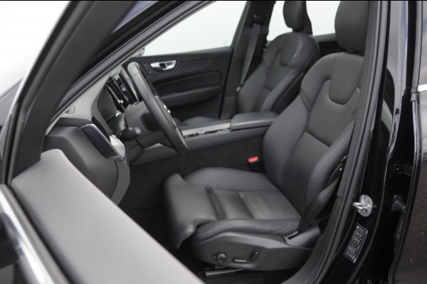Volvo XC60 T6 350PK Automaat Plug-in hybrid AWD Plus Bright Panoramisch schuif-kanteldak / Google infotainment / Lederen bekleding / Parkeersensoren voor en achter met parkeercamera / Road Sign information / Cruise Control