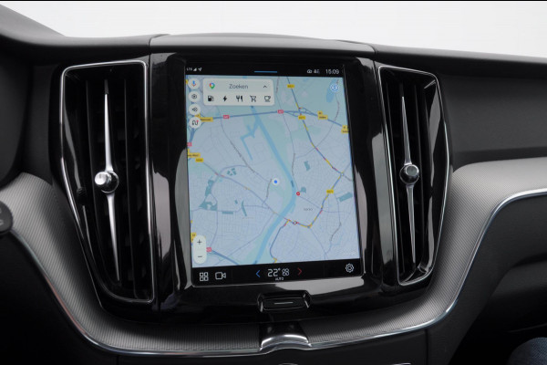 Volvo XC60 T6 350PK Automaat Plug-in hybrid AWD Plus Bright Panoramisch schuif-kanteldak / Google infotainment / Lederen bekleding / Parkeersensoren voor en achter met parkeercamera / Road Sign information / Cruise Control