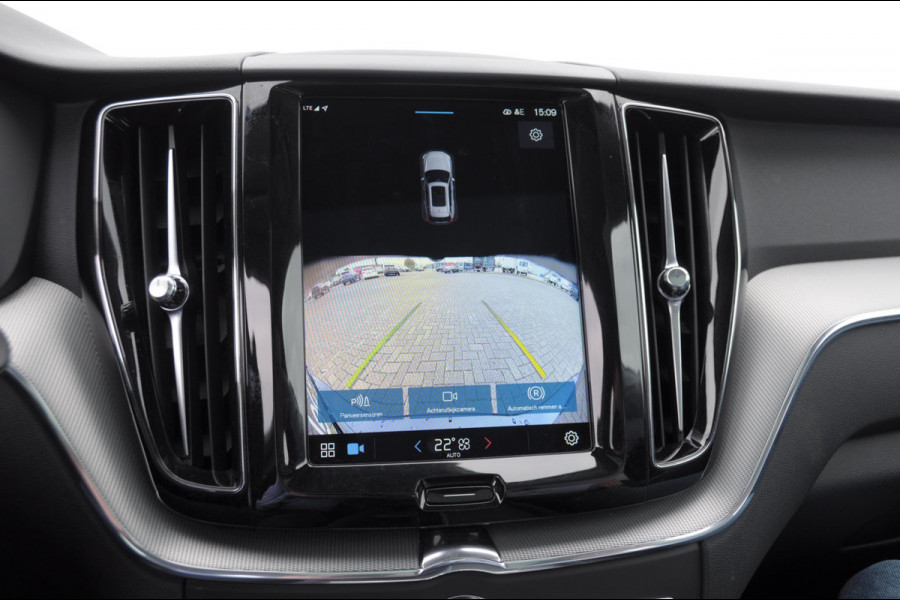 Volvo XC60 T6 350PK Automaat Plug-in hybrid AWD Plus Bright Panoramisch schuif-kanteldak / Google infotainment / Lederen bekleding / Parkeersensoren voor en achter met parkeercamera / Road Sign information / Cruise Control