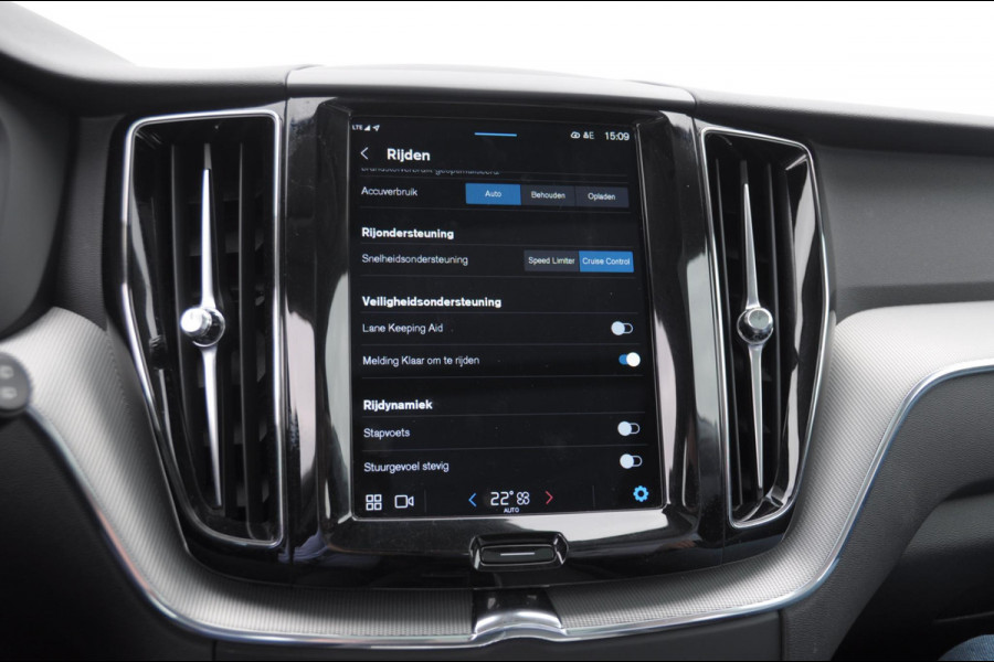 Volvo XC60 T6 350PK Automaat Plug-in hybrid AWD Plus Bright Panoramisch schuif-kanteldak / Google infotainment / Lederen bekleding / Parkeersensoren voor en achter met parkeercamera / Road Sign information / Cruise Control