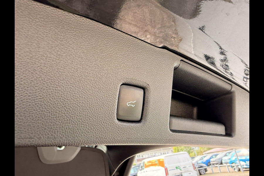 Ford Kuga 2.5 PHEV ST-Line X 243pk | Panoramadak | Wegklapbare trekhaak | Head up Display | Adaptive LED | Bang&Olufsen | AGR-stoelen | 2.100 kg trekgewicht