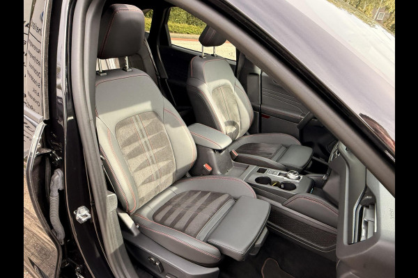 Ford Kuga 2.5 PHEV ST-Line X 243pk | Panoramadak | Wegklapbare trekhaak | Head up Display | Adaptive LED | Bang&Olufsen | AGR-stoelen | 2.100 kg trekgewicht