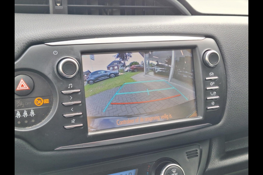 Toyota Yaris 1.5 Hybrid Design | Navigatie, Cruise control, Lichtmetalen velgen, Parkeercamera, Safety sense, Climate control