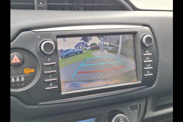 Toyota Yaris 1.5 Hybrid Design | Navigatie, Cruise control, Lichtmetalen velgen, Parkeercamera, Safety sense, Climate control
