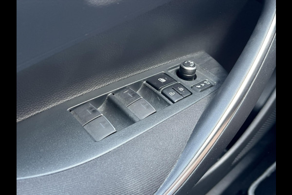 Toyota Corolla 1.8 Hybrid Style | Dodehoekherkenning, Parkeersensoren, Stoel + Stuurverwarming, Keyless, 18 inch