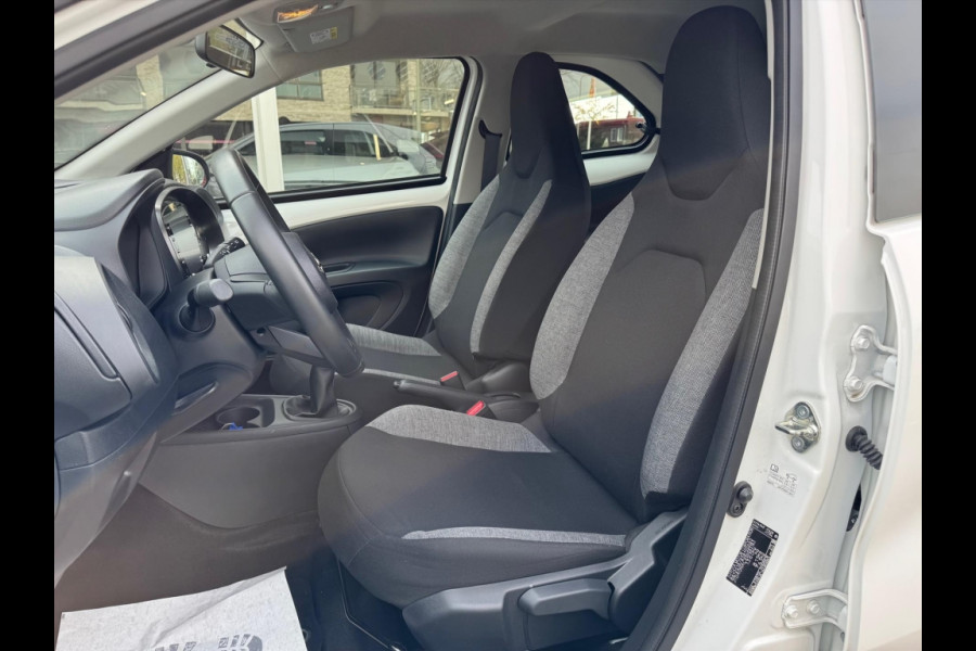 Toyota Aygo X 1.0 VVT-i MT Play Plus | Keyless, Startknop, Stoelverwarming, Climate control, Apple CarPlay/Android Auto
