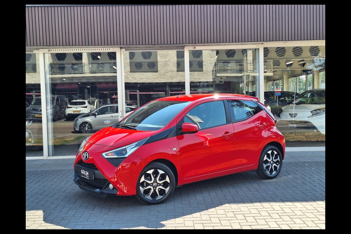 Toyota Aygo 1.0 VVT-i 5D x-joy | Apple CarPlay/Android auto, Lichtmetalen velgen, Airco, In hoogte verstelbare stoel, Parkeercamera