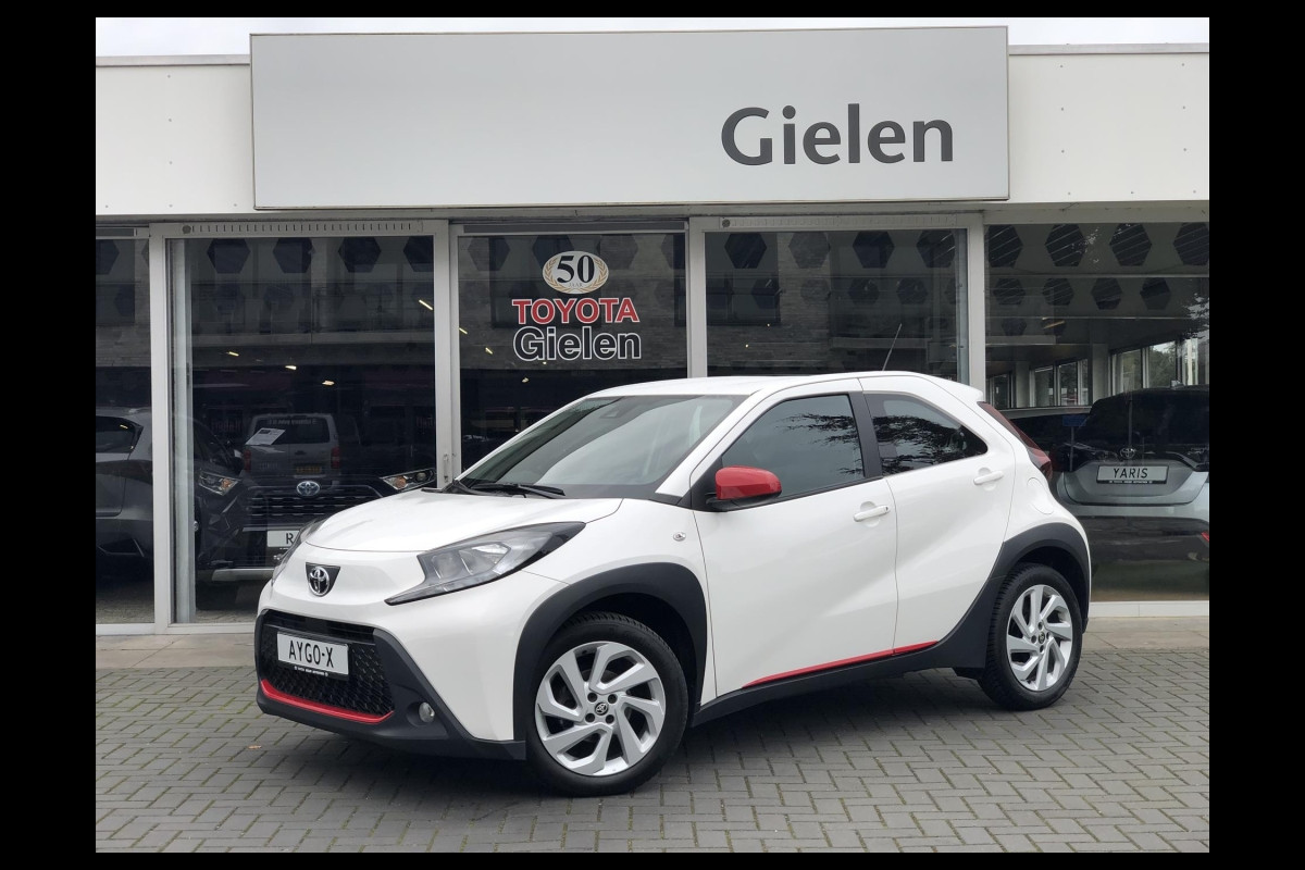 Toyota Aygo X 1.0 VVT-i First | Apple CarPlay/Android Auto, Lichtmetalen velgen, Licht + Regensensor, Parkeersensoren, Stuurbediening