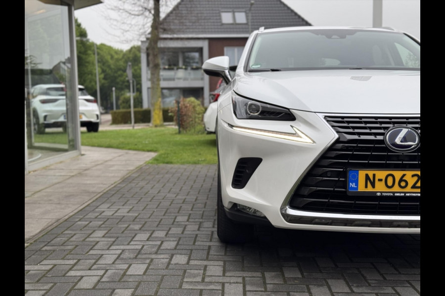 Lexus NX 300h AWD Luxury Line | Groot Scherm, Adaptive cruise control, Leer, Stoelverwarming, Parkeersensoren, Elektrische achterklep, 18