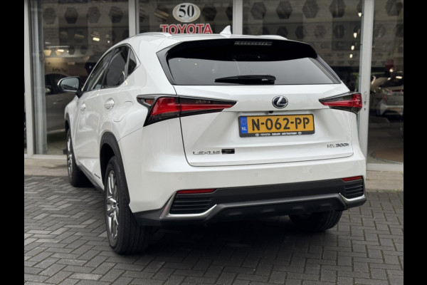 Lexus NX 300h AWD Luxury Line | Groot Scherm, Adaptive cruise control, Leer, Stoelverwarming, Parkeersensoren, Elektrische achterklep, 18