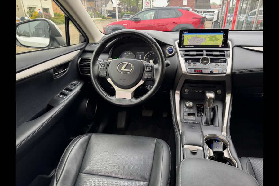 Lexus NX 300h AWD Luxury Line | Groot Scherm, Adaptive cruise control, Leer, Stoelverwarming, Parkeersensoren, Elektrische achterklep, 18