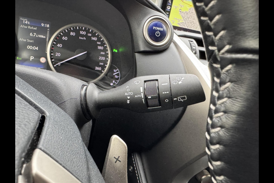 Lexus NX 300h AWD Luxury Line | Groot Scherm, Adaptive cruise control, Leer, Stoelverwarming, Parkeersensoren, Elektrische achterklep, 18