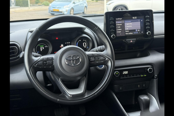 Toyota Yaris 1.5 Hybrid Dynamic Plus | Stoelverwarming, 16 inch, LED, Apple CarPlay/Android Auto, Parkeercamera, Keyless