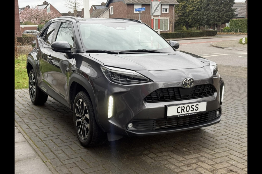 Toyota Yaris Cross 1.5 Hybrid First Edition Plus | Parkeersensoren, Stoel + Stuurverwarming, Groot scherm, Keyless, 17 inch