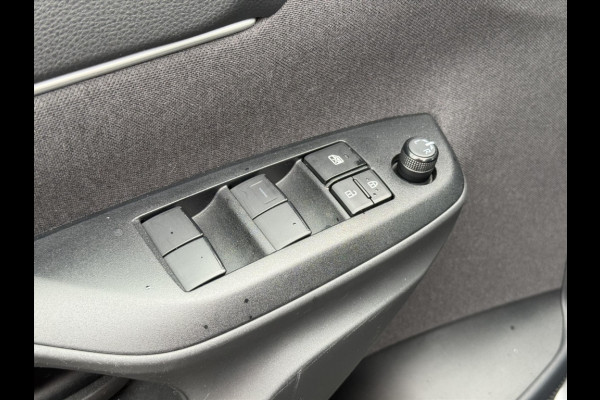 Toyota Yaris Cross 1.5 Hybrid First Edition Plus | Parkeersensoren, Stoel + Stuurverwarming, Groot scherm, Keyless, 17 inch