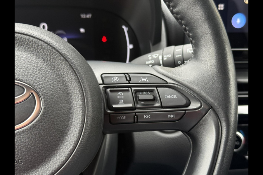 Toyota Yaris Cross 1.5 Hybrid First Edition Plus | Parkeersensoren, Stoel + Stuurverwarming, Groot scherm, Keyless, 17 inch
