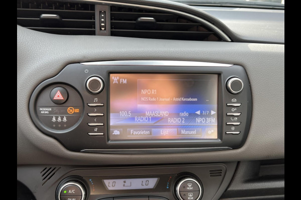 Toyota Yaris 1.5 Hybrid Dynamic | Stoelverwarming, Lichtmetalen velgen, Cruise control, Safety sense, Parkeercamera