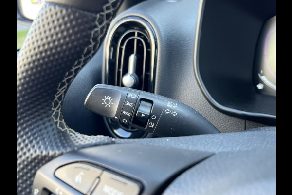 Kia Picanto 1.2 78pk 5-zits GT-Line 4 Cilinder | Stoel + Stuurverwarming, Cruise control, Parkeersensoren, Dodehoekherkenning, Keyless