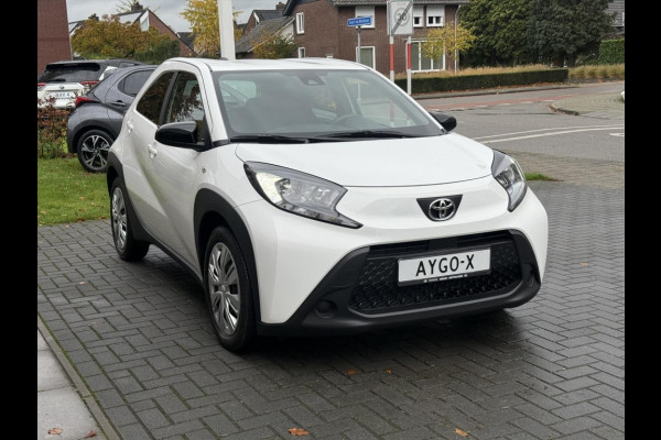 Toyota Aygo X 1.0 VVT-i MT Play | Apple CarPlay/Android auto, Parkeercamera, Adaptive cruise control, Weinig KM