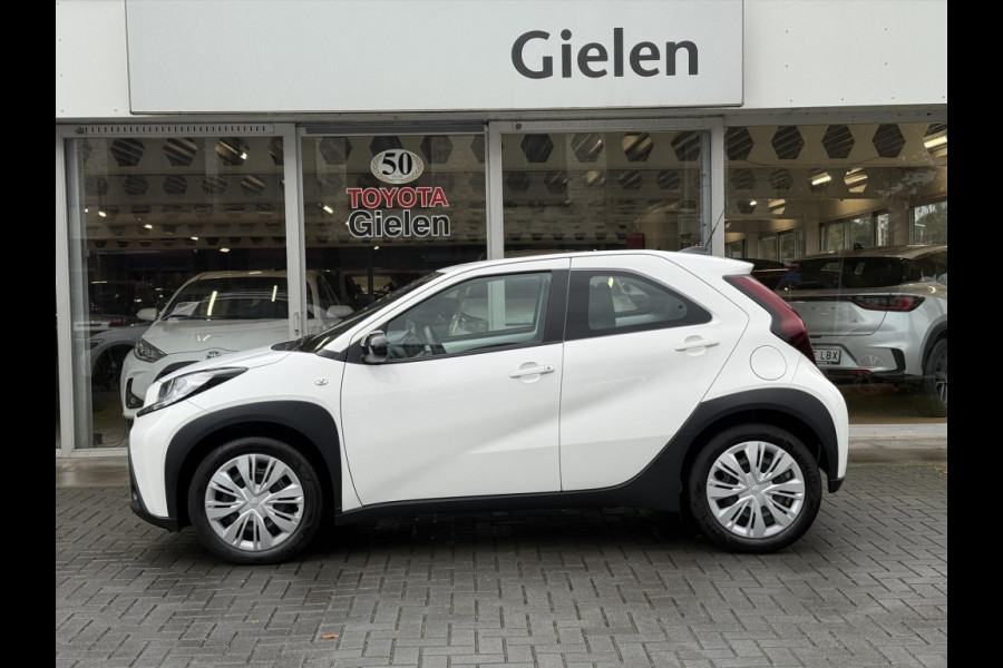 Toyota Aygo X 1.0 VVT-i MT Play | Apple CarPlay/Android auto, Parkeercamera, Adaptive cruise control, Weinig KM