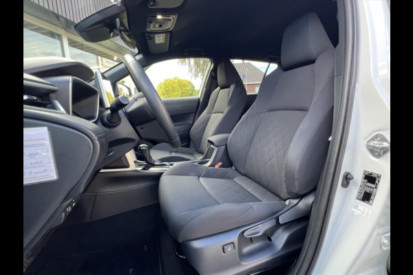 Toyota Corolla Cross 140 Hybrid Dynamic | Trekhaak, Parelmoer wit, Dodehoekherkenning, Parkeersensoren, Stoel + Stuurverwarming