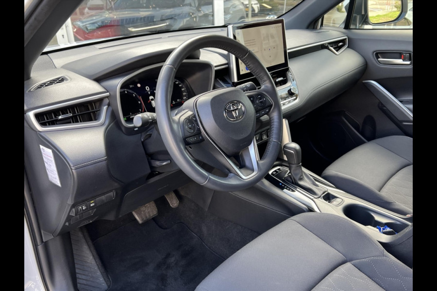 Toyota Corolla Cross 140 Hybrid Dynamic | Trekhaak, Parelmoer wit, Dodehoekherkenning, Parkeersensoren, Stoel + Stuurverwarming