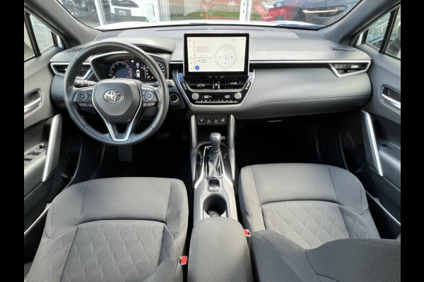 Toyota Corolla Cross 140 Hybrid Dynamic | Trekhaak, Parelmoer wit, Dodehoekherkenning, Parkeersensoren, Stoel + Stuurverwarming