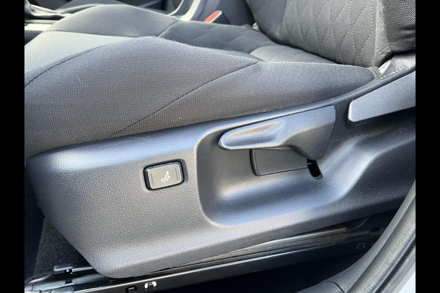 Toyota Corolla Cross 140 Hybrid Dynamic | Trekhaak, Parelmoer wit, Dodehoekherkenning, Parkeersensoren, Stoel + Stuurverwarming