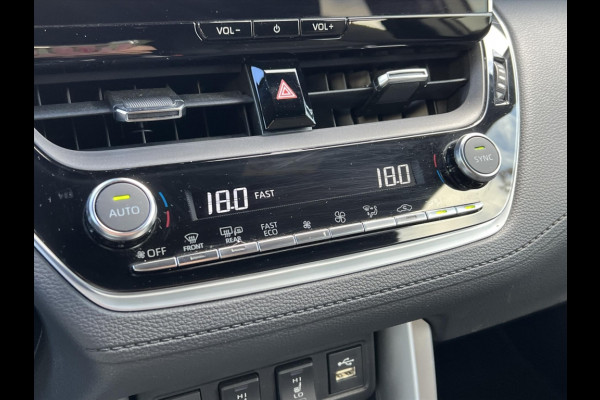 Toyota Corolla Cross 140 Hybrid Dynamic | Trekhaak, Parelmoer wit, Dodehoekherkenning, Parkeersensoren, Stoel + Stuurverwarming