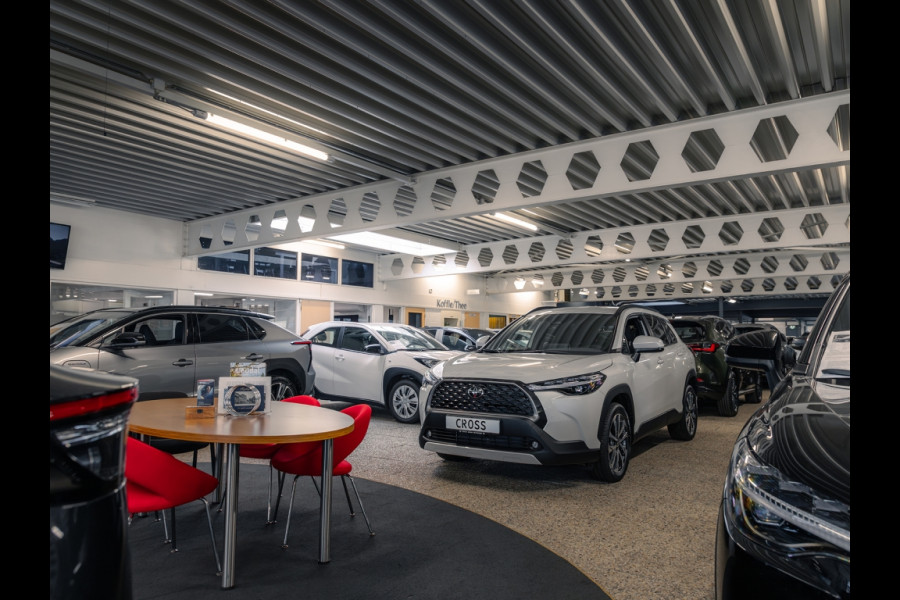 Toyota Corolla 1.8 Hybrid Executive | Parelmoer wit, 18 inch, Leer/Alcantara, Stoelverwarming, Parkeersensoren, Keyless, Apple CarPlay/Android