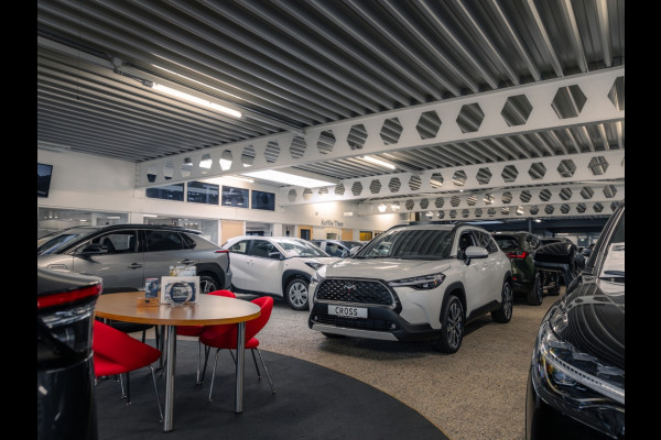 Toyota Corolla 1.8 Hybrid Executive | Parelmoer wit, 18 inch, Leer/Alcantara, Stoelverwarming, Parkeersensoren, Keyless, Apple CarPlay/Android